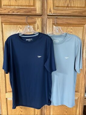 BUNDLE Speedo men’s performance swim Tee/ rash guard.